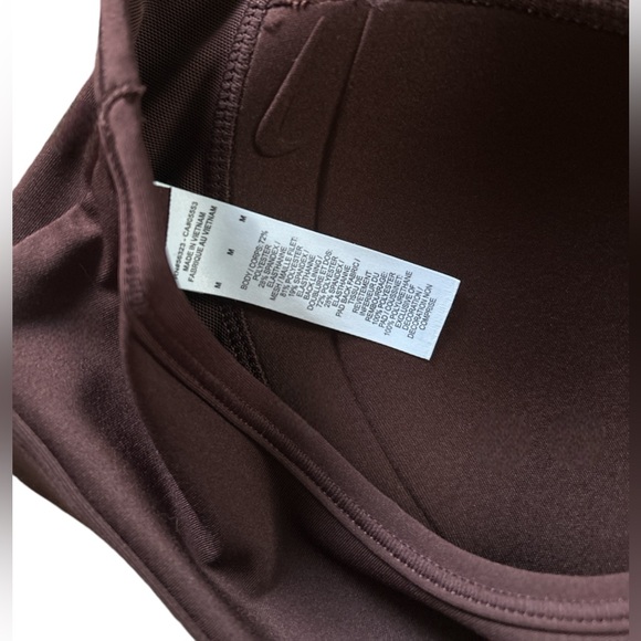 Nike Swoosh Medium Support Sports Bra - Picture 7 of 8